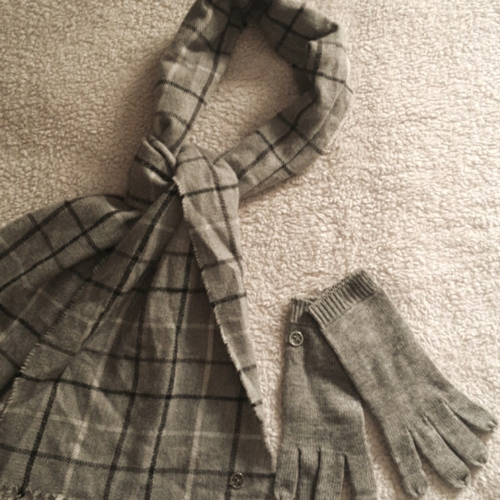Calvin Klein Scarf/Gloves